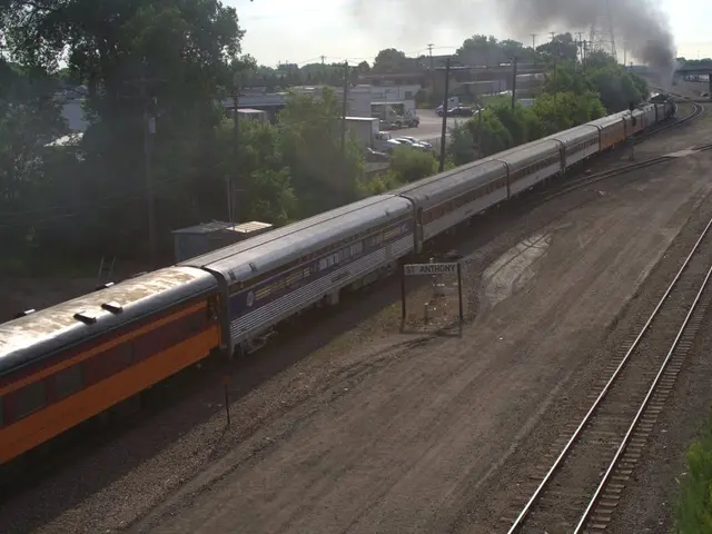 Disruption on Duisburg-Düsseldorf railway track due to fire, causing delays