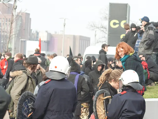 Authorities in Rostock commend five individuals for exceptional displays of civilian bravery