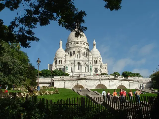 Business co-operation: A strategy for sustaining in turbulent economic periods