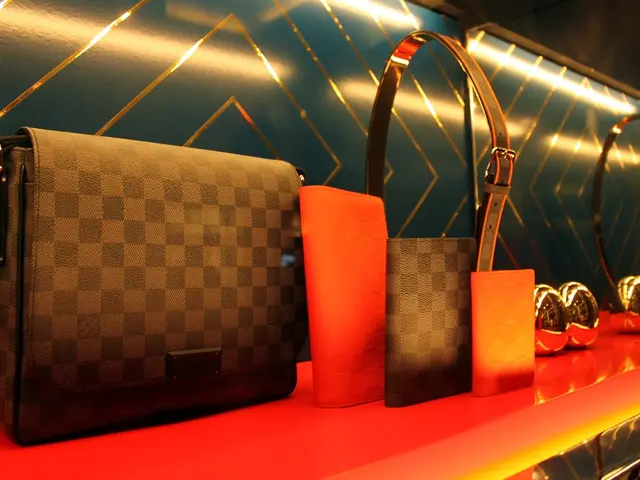 Warren Buffett's Cautionary Advice for India's Generation Swamped by Loan Payments